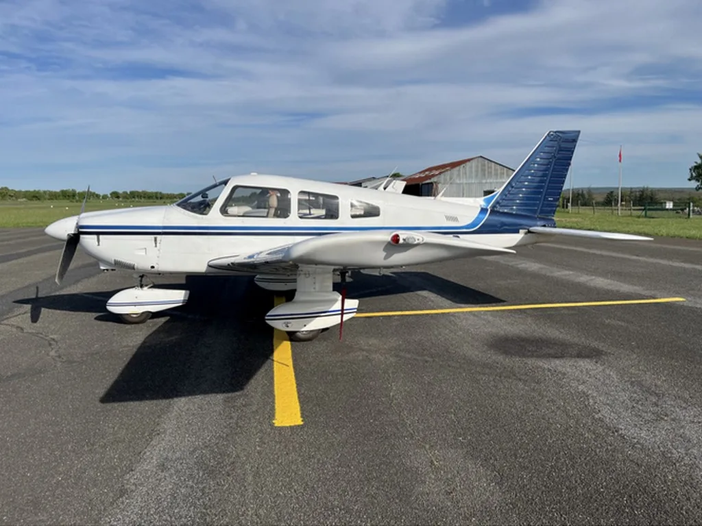  Aérodrome de Figeac-Livernon pa28-181 Aecher ii